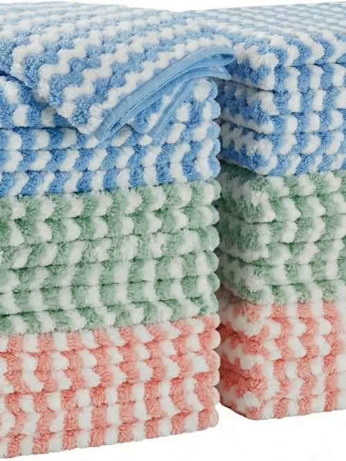 Microfiber cleaning cloth: streak-free, absorbent, and reusable